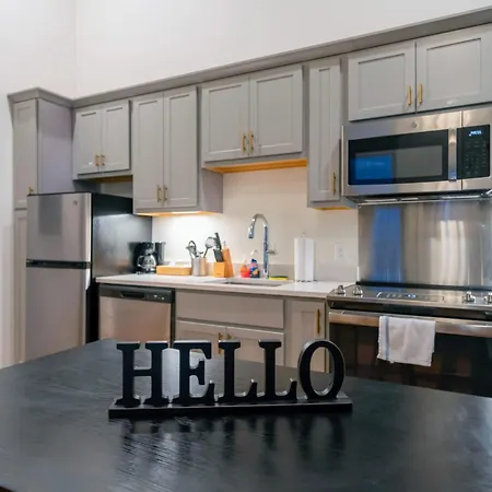 Contemporary Studio Near Louisville Spots #411